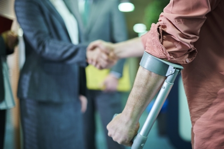injured person shaking hands with a lawyer